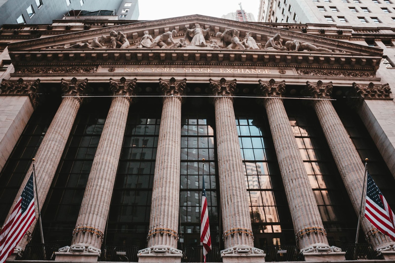 bâtiment du NYSE représentant la bourse et son fonctionnement